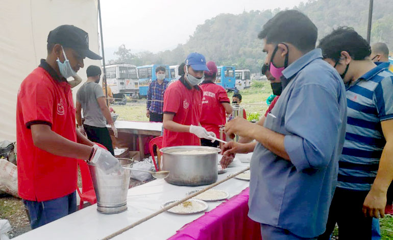 Cooked-Food-Distribution-to-Migrant-Labourers-During-Lockdown-Period