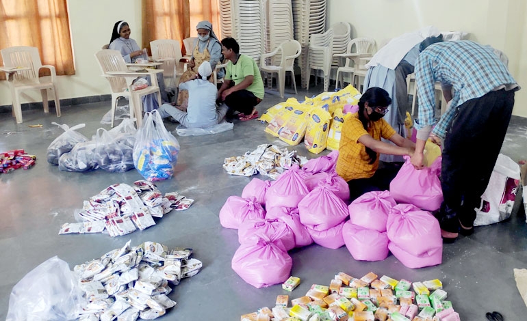 Ration_and_Grocery_Items_Packing